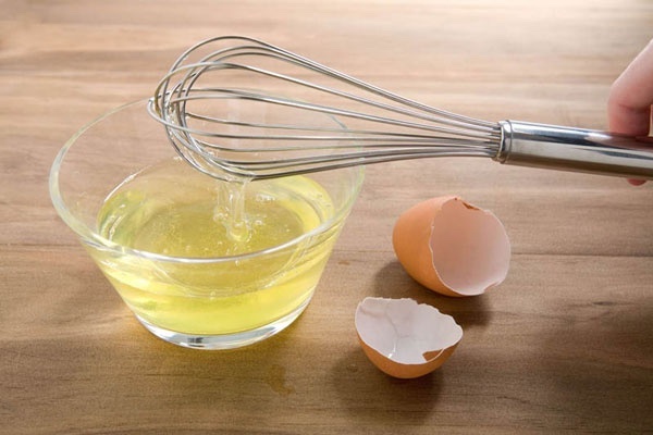 Giảm thâm vùng kín với lòng trắng trứng – Cách làm hồng vùng kín tại nhà đơn giản