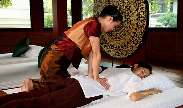 Massage Thái đúng cách giúp giảm căng thẳng, đau đầu, quá trình lưu thông máu tốt